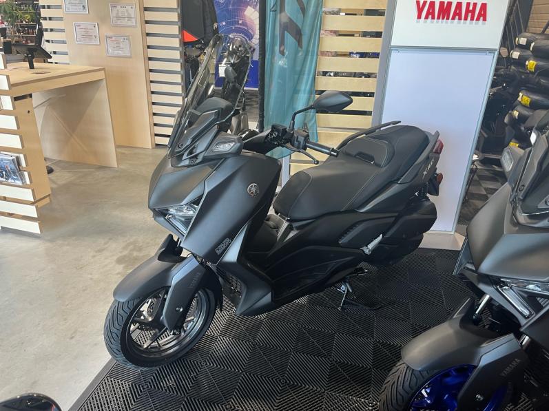 YAMAHA XMAX 300